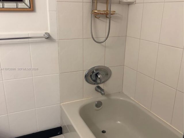 Продажа дома по адресу 13505 NE 23rd Ct - фото 7475814