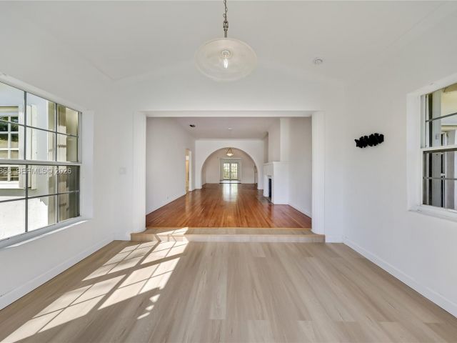 Дом в аренду по адресу 9056 Emerson Ave - фото 7467203