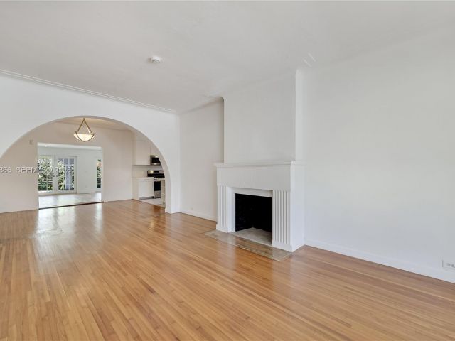 Дом в аренду по адресу 9056 Emerson Ave - фото 7467204