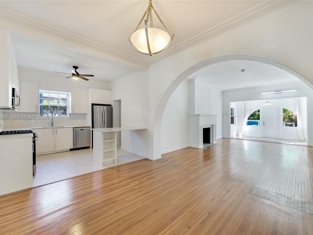 Дом в аренду по адресу 9056 Emerson Ave - фото 7467205