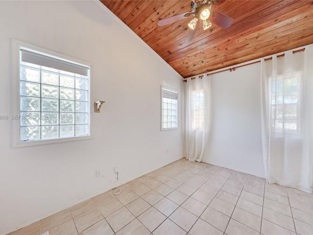 Дом в аренду по адресу 9056 Emerson Ave - фото 7467207