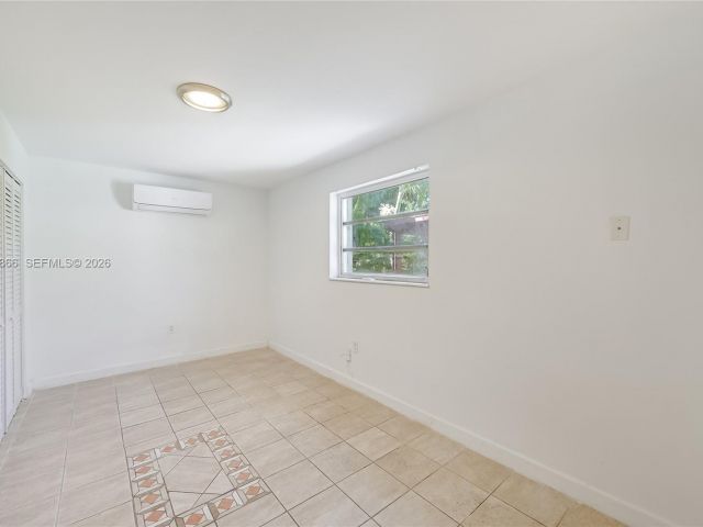 Дом в аренду по адресу 9056 Emerson Ave - фото 7467209