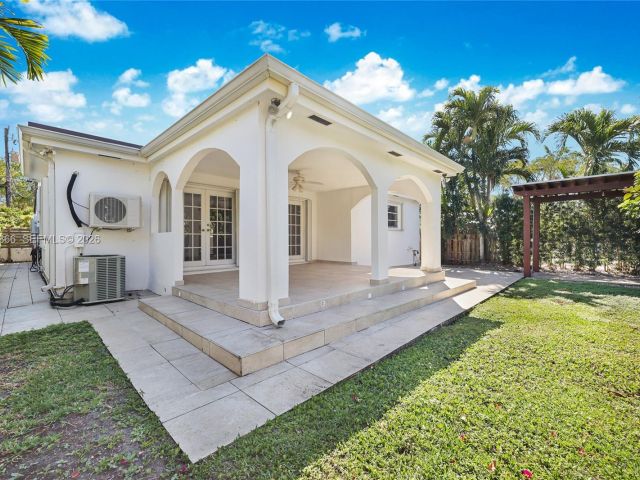 Дом в аренду по адресу 9056 Emerson Ave - фото 7467214