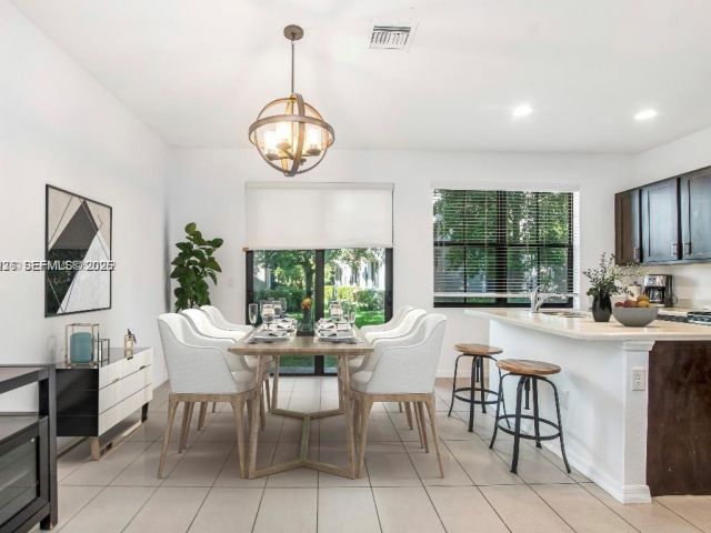 Продажа дома по адресу 3327 NW 10th Ave - фото 7535601