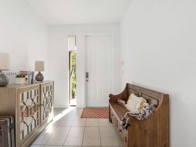 Продажа дома по адресу 3327 NW 10th Ave - фото 7535602