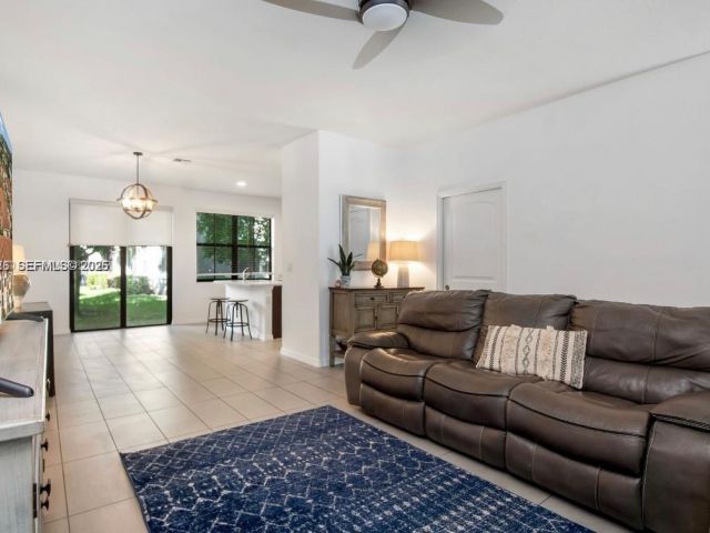 Продажа дома по адресу 3327 NW 10th Ave - фото 7535605