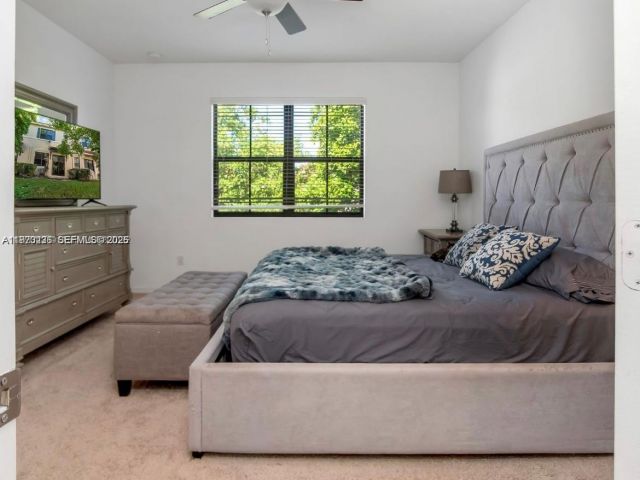 Продажа дома по адресу 3327 NW 10th Ave - фото 7535606