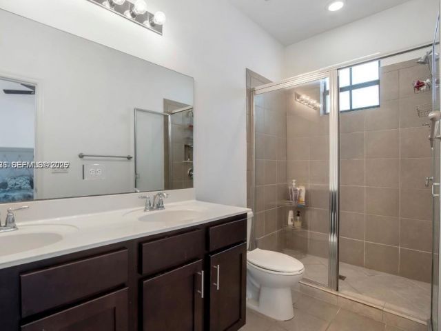 Продажа дома по адресу 3327 NW 10th Ave - фото 7535607