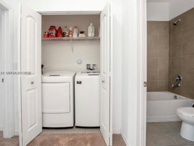 Продажа дома по адресу 3327 NW 10th Ave - фото 7535612