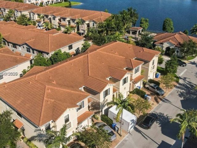 Продажа дома по адресу 3327 NW 10th Ave - фото 7535613