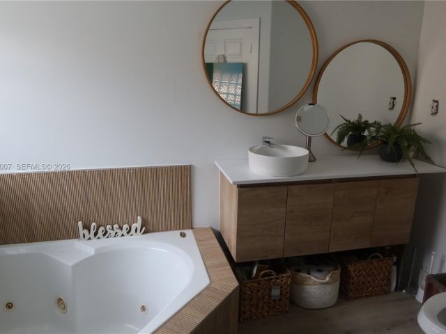 Продажа дома по адресу 5862 NW 113th Pl - фото 7486158