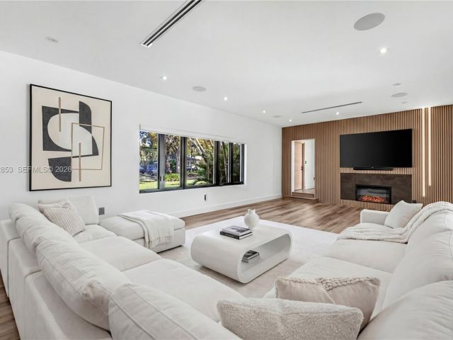 Продажа дома по адресу 1424 Algardi Ave - фото 7525546