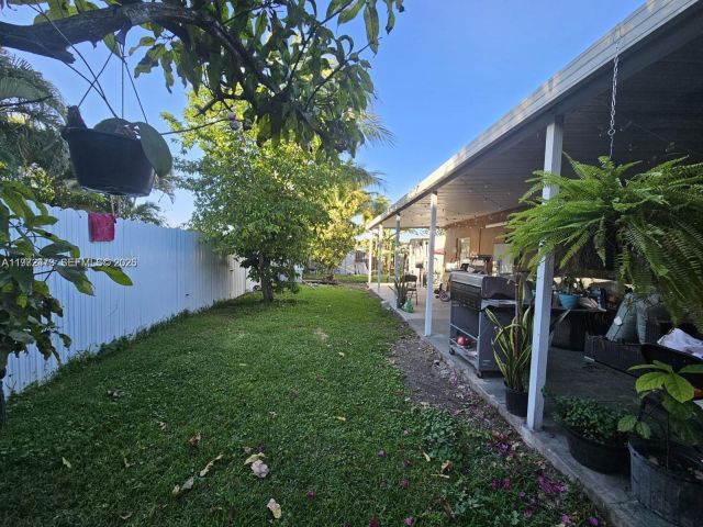 Дом в аренду по адресу 718 SE 12th Ter . - фото 7531865