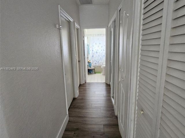 Дом в аренду по адресу 718 SE 12th Ter . - фото 7531870