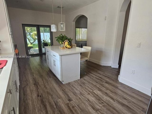 Дом в аренду по адресу 718 SE 12th Ter . - фото 7531875