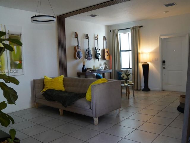 Дом в аренду по адресу 549 NW 204th St - фото 7480336