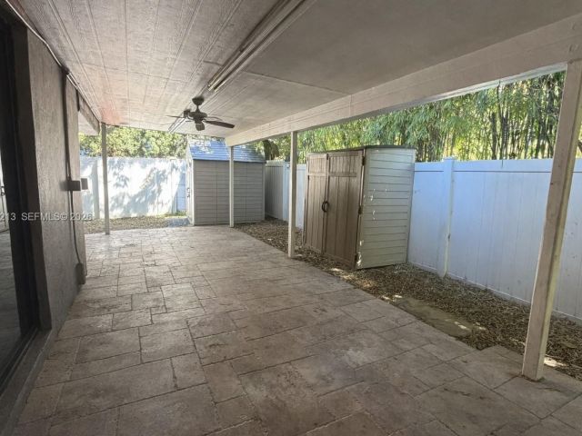 Продажа дома по адресу 6311 La Gorce Dr - фото 7469276