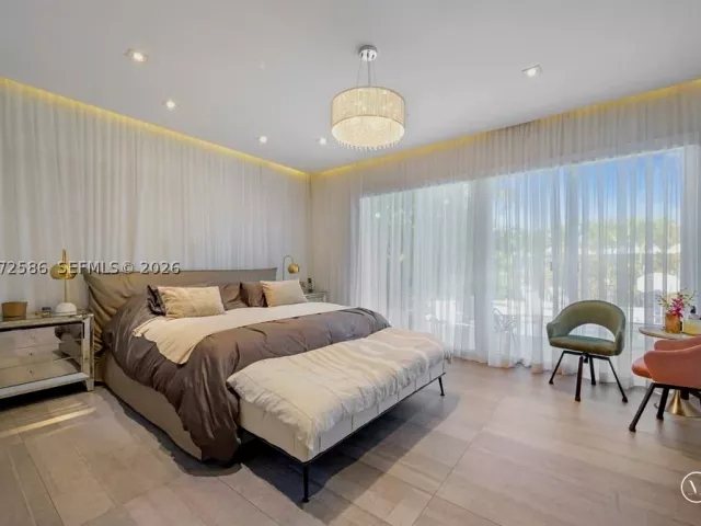 Продажа дома по адресу 1615 NE 196th St - фото 9288022