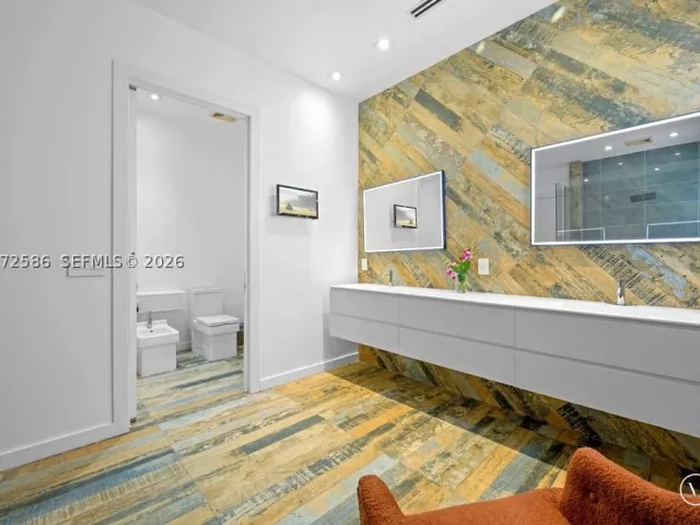 Продажа дома по адресу 1615 NE 196th St - фото 9288025