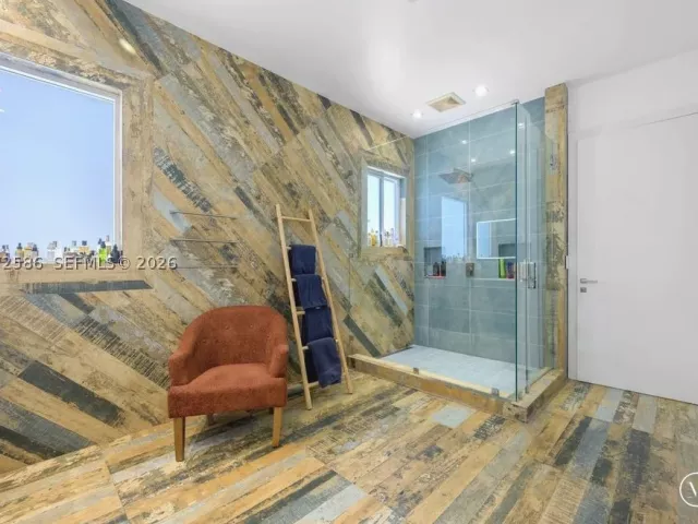 Продажа дома по адресу 1615 NE 196th St - фото 9288026