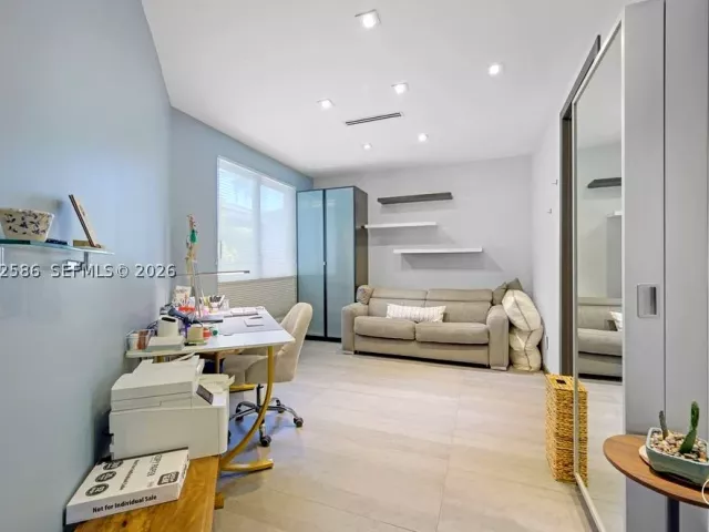 Продажа дома по адресу 1615 NE 196th St - фото 9288027