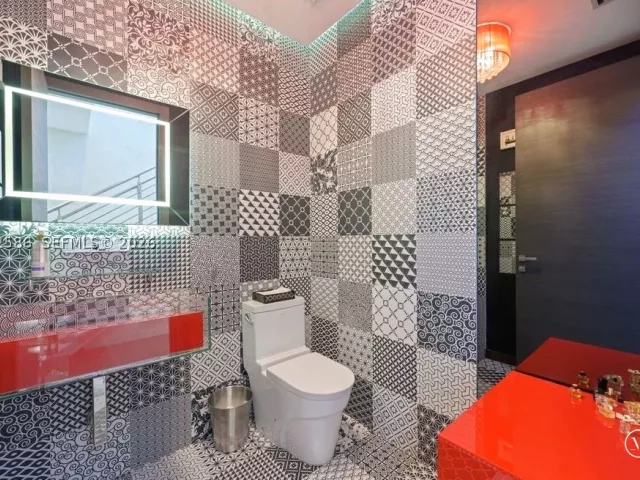 Продажа дома по адресу 1615 NE 196th St - фото 9288031