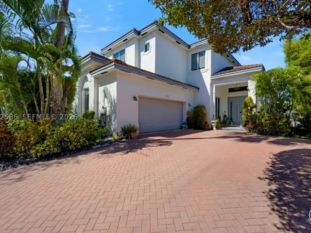 Продажа дома по адресу 1615 NE 196th St - фото 9288014