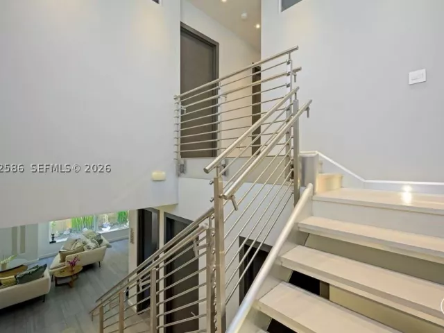 Продажа дома по адресу 1615 NE 196th St - фото 9288032