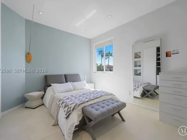 Продажа дома по адресу 1615 NE 196th St - фото 9288033