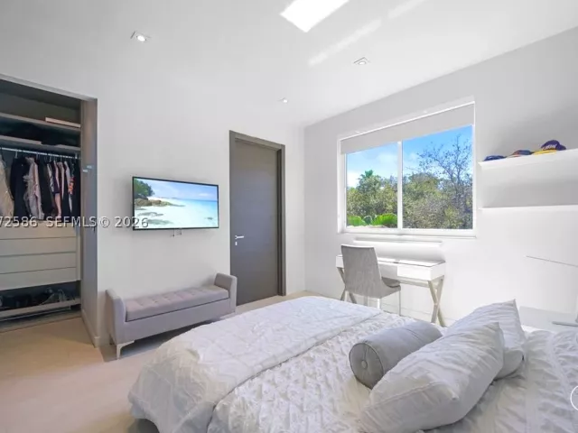Продажа дома по адресу 1615 NE 196th St - фото 9288035