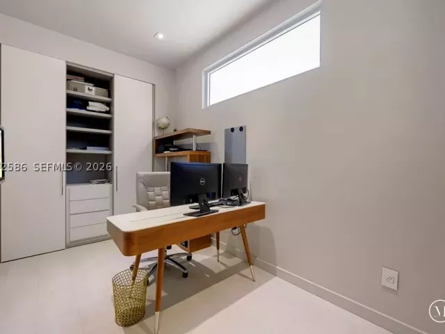 Продажа дома по адресу 1615 NE 196th St - фото 9288037