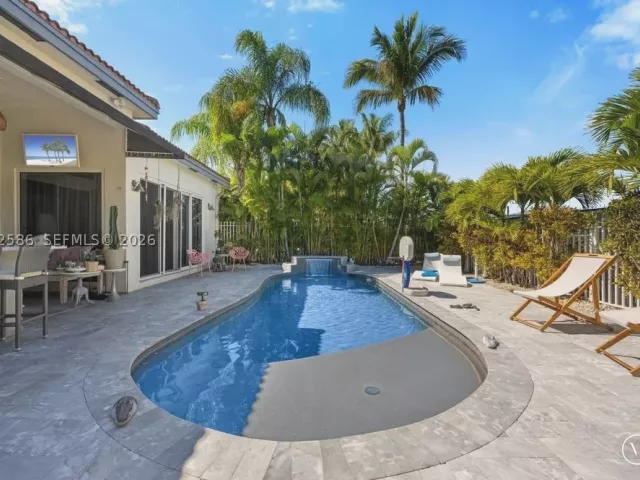 Продажа дома по адресу 1615 NE 196th St - фото 9288038