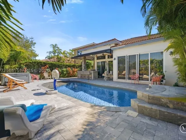 Продажа дома по адресу 1615 NE 196th St - фото 9288039