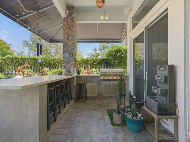 Продажа дома по адресу 1615 NE 196th St - фото 9288040