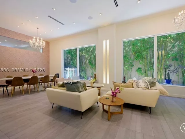 Продажа дома по адресу 1615 NE 196th St - фото 9288015