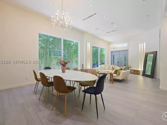 Продажа дома по адресу 1615 NE 196th St - фото 9288016