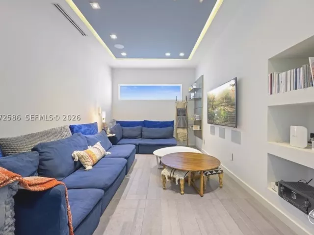 Продажа дома по адресу 1615 NE 196th St - фото 9288018