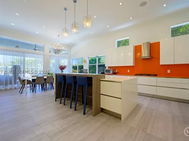 Продажа дома по адресу 1615 NE 196th St - фото 9288019