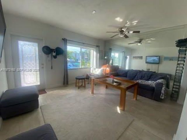 Дом в аренду по адресу 2239 Johnson St 0 - фото 7472975