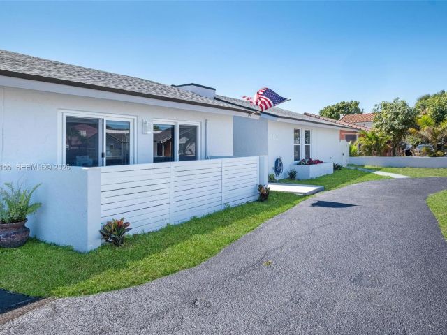 Продажа дома по адресу 13710 SW 18th Ter - фото 7531443