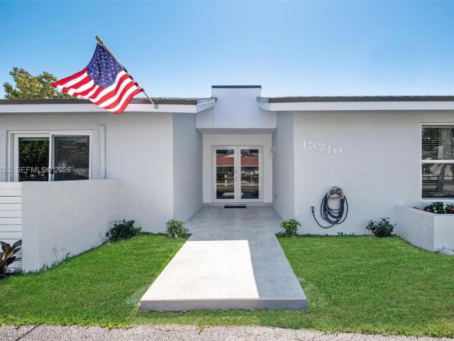 Продажа дома по адресу 13710 SW 18th Ter - фото 7531444