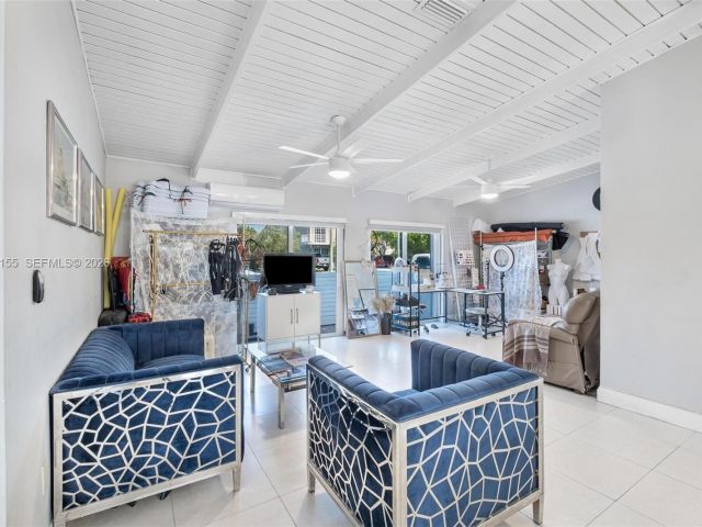 Продажа дома по адресу 13710 SW 18th Ter - фото 7531445