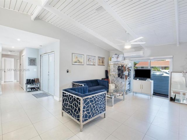 Продажа дома по адресу 13710 SW 18th Ter - фото 7531446