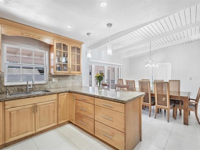 Продажа дома по адресу 13710 SW 18th Ter - фото 7531449