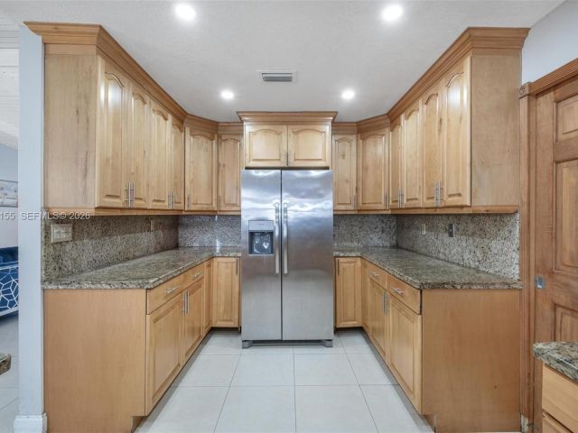 Продажа дома по адресу 13710 SW 18th Ter - фото 7531450