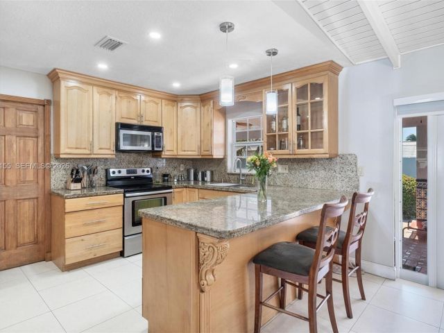 Продажа дома по адресу 13710 SW 18th Ter - фото 7531451