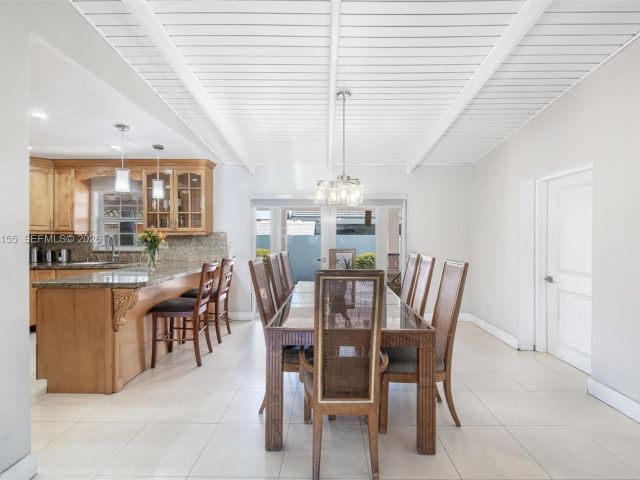 Продажа дома по адресу 13710 SW 18th Ter - фото 7531453