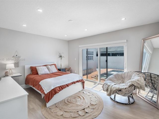 Продажа дома по адресу 13710 SW 18th Ter - фото 7531454