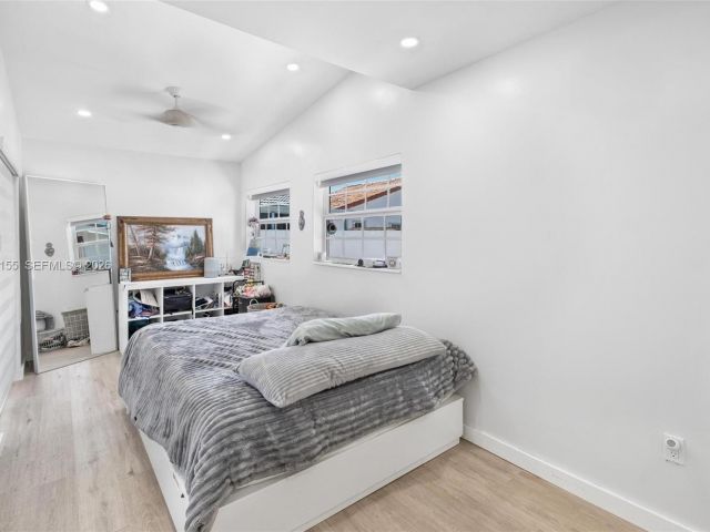 Продажа дома по адресу 13710 SW 18th Ter - фото 7531456