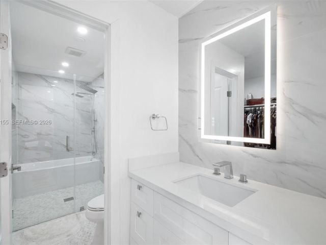 Продажа дома по адресу 13710 SW 18th Ter - фото 7531457